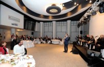 Bayrakli'nin Muhtarlari Baskan Sandal Ile Bulustu