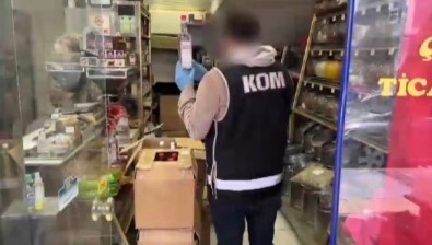 Izmir'de, Yilbasi Öncesi Zehir Depolarina Baskin