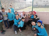 Karapinar'da Ögrenciler Fidanlari Toprakla Bulusturdu