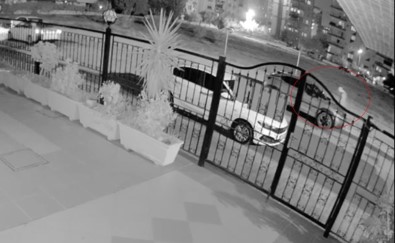 Komsusunun Yeni Aldigi 1,5 Milyon Liralik Araci, Yerden Aldigi Tasla Boydan Boya Çizdi