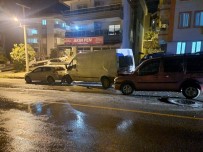 Milas'ta Trafik Kazasi Açiklamasi 1'I Agir, 2 Yarali