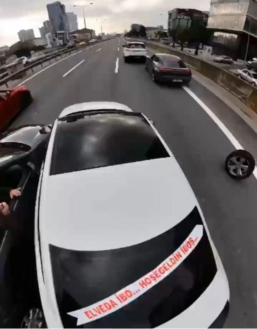 İstanbul'da düğün konvoyunda şov yaparken yaşanan kaza kamerada