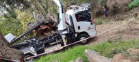 Devrilen Traktörün Altinda Kalan 57 Yasindaki Çiftçi Hayatini Kaybetti
