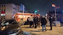 Pendik'te Servis Minibüsü Otomobile Çarpti Açiklamasi 5 Yarali
