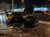 E-5 Karayolunda Seyir Halindeki Araç Alev Alev Yandi, O Anlar Kameraya Yansidi