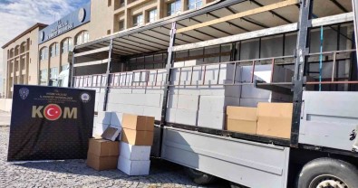 Nigde'de 5 Milyon 400 Bin Dolu Makaron Ele Geçirildi