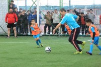 Yalova'da Kurum Müdürleri Ögrencilerle Futbol Maçi Yapti