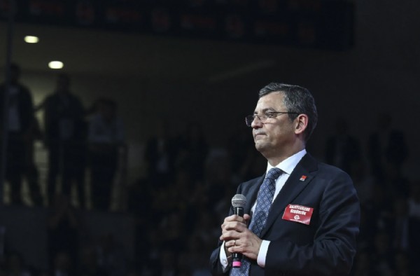 Özgür Özel’i yerel seçim paniği sardı! Kapı kapı geziyor: Önce İYİ Parti şimdi DEM!