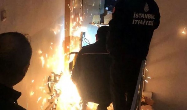 Hırsız yerleştiği eve kendini kilitledi: Bakın nereden nasıl kaçtı!