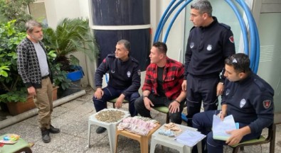 51 kez yakalandı pes etmedi! İzmir'de dilenci 3 saatte bin 700 lira topladı