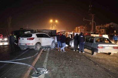 Devrilen Tirdan Savrulan Mermerler Araçlara Çarpti Açiklamasi 5 Yarali