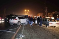 Devrilen Tirdan Savrulan Mermerler Araçlara Çarpti Açiklamasi 5 Yarali