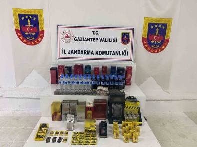 Gaziantep'te Yilbasi Öncesi Çok Miktarda Kaçak Ve Sahte Alkol Ele Geçirildi