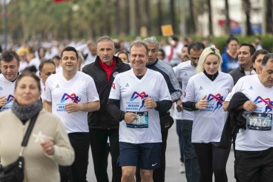 Uluslararasi Mersin Maratonu'nda 8 Sporcu, 2024 Paris Yaz Olimpiyatlari Için Kota Elde Etti