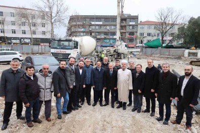 Bayrampasa'nin Simge Yapisi Hoca Hayri Efendi Merkez Camii Yenileniyor