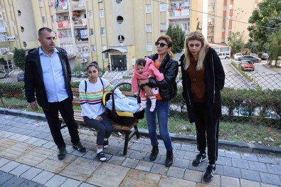 'Oglum Kenardan Git' Dedi, 5 Yerinden Biçaklandi