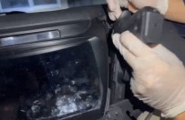 Otomobilin Ön Konsolunu Silah Deposuna Çevirmisler