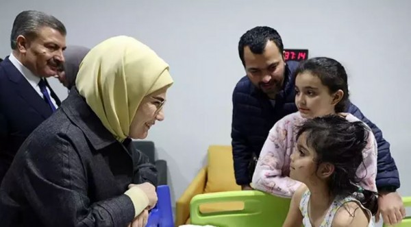 Filistinli çocukları ziyaret eden Emine Erdoğan'dan yeni paylaşım