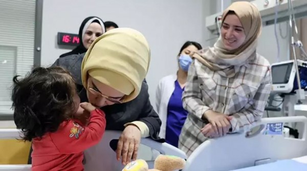 Filistinli çocukları ziyaret eden Emine Erdoğan'dan yeni paylaşım