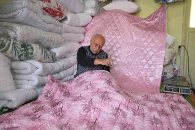 11 Yasindan Beri Yaptigi Yorganciligi Yasatmaya Çalisiyor