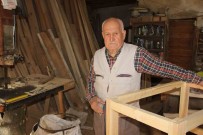 Is Yeri Tabelasi Gibi, Kendi De Yillara Meydan Okuyor