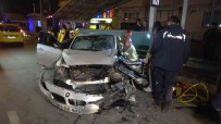 Otomobil Bursaray'in Bariyerine Çarpti Açiklamasi Sürücü Araçta Sikisti