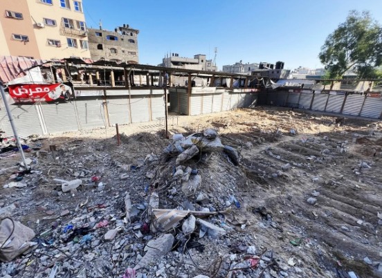 Savaş tüm şiddetiyle devam ediyor! Gazze'nin sokakları toplu mezarlara döndü