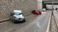 Elazig'da Otomobiller Kafa Kafaya Çarpisti Açiklamasi 4 Yarali