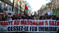 Paris'te Binlerce Kisi Gazze'de Ateskes Için Yürüdü