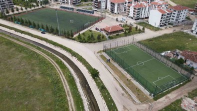 Baskan Kazim Kurt '5 Mahalleye Hali Saha' Sözünü Yerine Getirdi