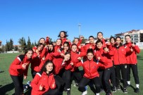 Burdur'da Kurulan Kadin Futbol Kulübü Sahaya Indi