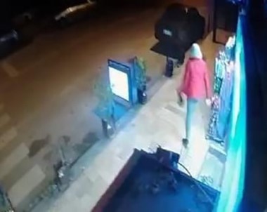 Çaldiklari Çantadaki Kredi Kartinin Temassiz Limitinden Faydalanan Hirsizlar Yakalandi