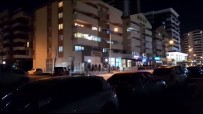 Faciadan Döndüler Açiklamasi Bursa'da Bir Kafenin Asma Tavani Çöktü