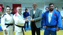 Kütahya'da Judo Ve Aticilikta Ulusal Ve Uluslararasi Yarismalarda Basari Elde Eden Sporcular Ödüllendirildi