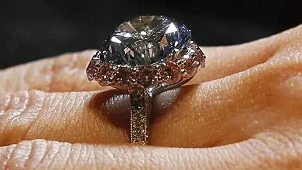 Çöpün içinden servet çıktı: İki yıl boyunca poşette bekletti değerini öğrenince hayatının şokunu yaşadı