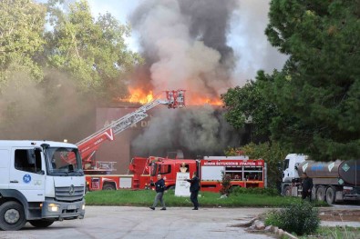 Adana'daki Hastane Yangini Sürüyor Açiklamasi Tüm Bina Alevlere Teslim Oldu