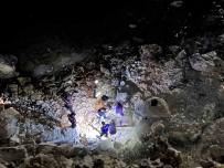 Bozcaada'da Uçurumdan Düserek Ölen Kadinin Sevgilisi Tutuklandi