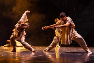 'Dans Adrenalin' AKM'de Sahne Aliyor