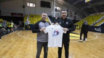 Kadin Basketbolcular, Tüm Vatandas Ve Sporculari Maratona Davet Etti