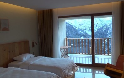 4 Milyon Euro Harcadi, Köyüne 5 Yildizli Otel Yapti