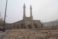 8 Asirlik Medreseye Sprey Boyayla Yazilan Yazilar, Cezasiz Kalmadi