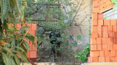 Beyoğlu'nda bina girişinde ceset bulundu: 2 gözaltı