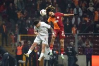 Galatasaray'da Derbi Öncesi Sari Kart Sinirindakilerde Kart Görmedi