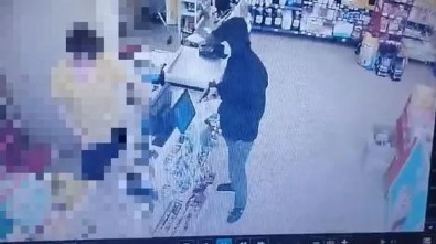 Markete girip havaya ateş etti... Korku dolu anlar yaşayan kasiyer paraları teslim etti