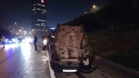 Ümraniye'de Viraji Alamayan Otomobil Takla Atti Açiklamasi 1 Yarali
