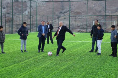 Yahyali'da Hali Saha Yapimlari Devam Ediyor