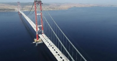 'Yılın projesi' seçilen 1915 Çanakkale Köprüsü'nün yetkilileri ödülü aldı