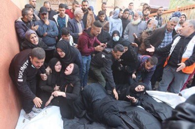 Azılı katil İsrail'den akıl almaz vahşet: Eşlerinin ve çocuklarının önünde infaz ettiler