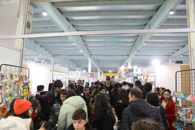 Diyarbakir'da 5 Günde 237 Bin Kisi Kitap Fuarini Ziyaret Etti
