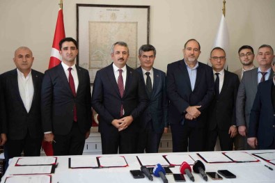 Ipsala OSB Için Yer Tahsisi Yapilan Firmalarla Sözlesme Imzalandi